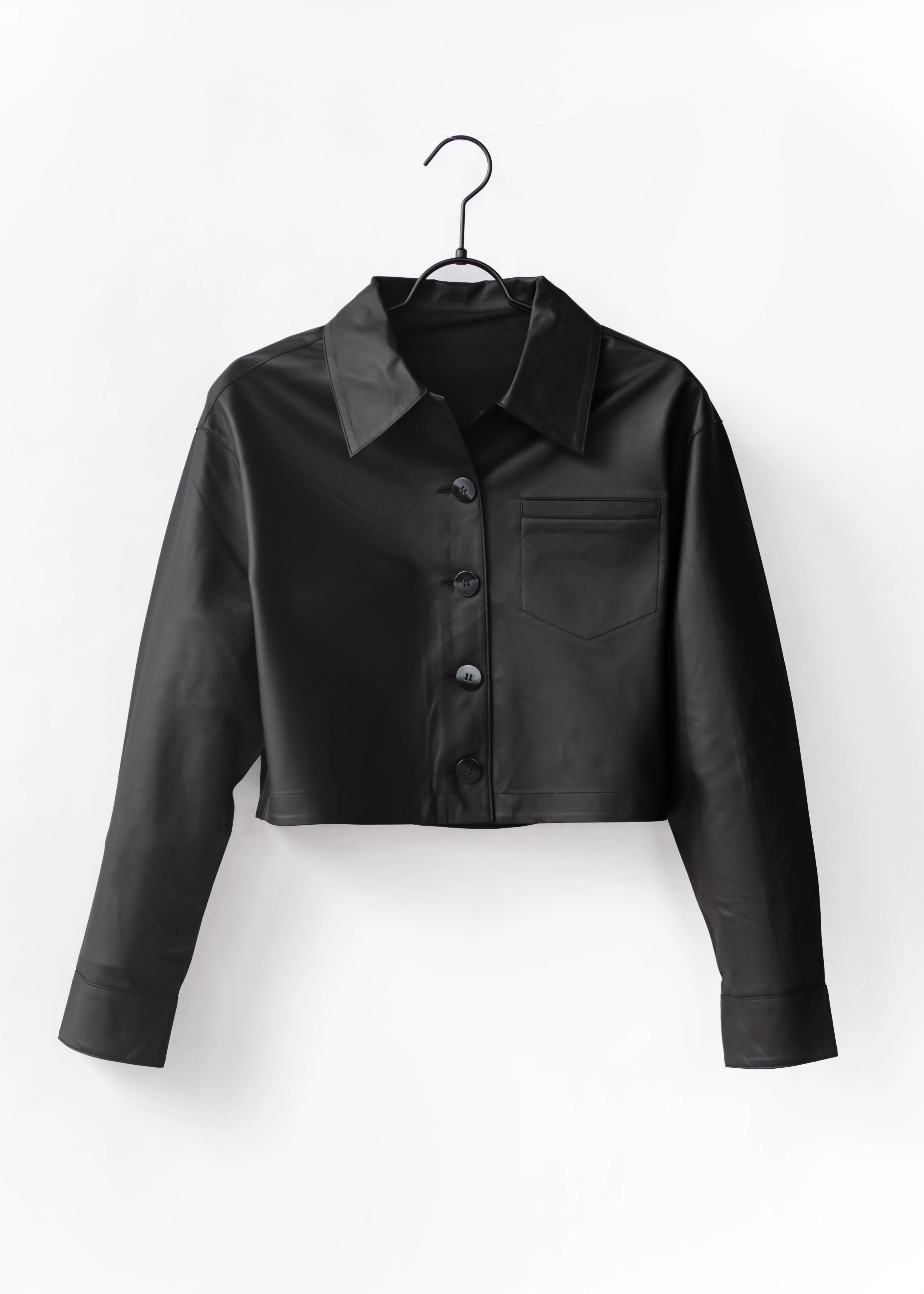 Cropped jacket made of vegan leather