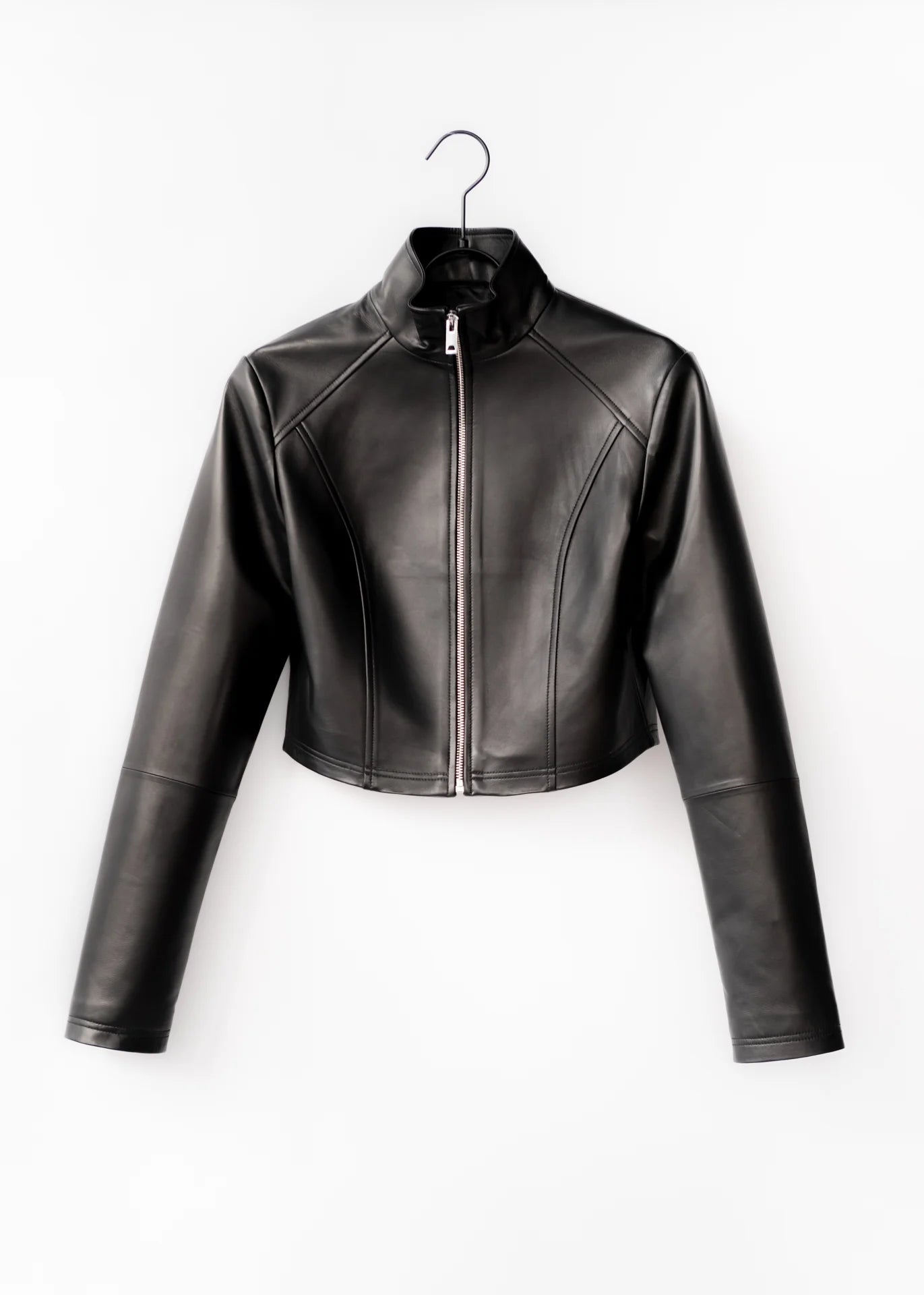 Short leather jacket