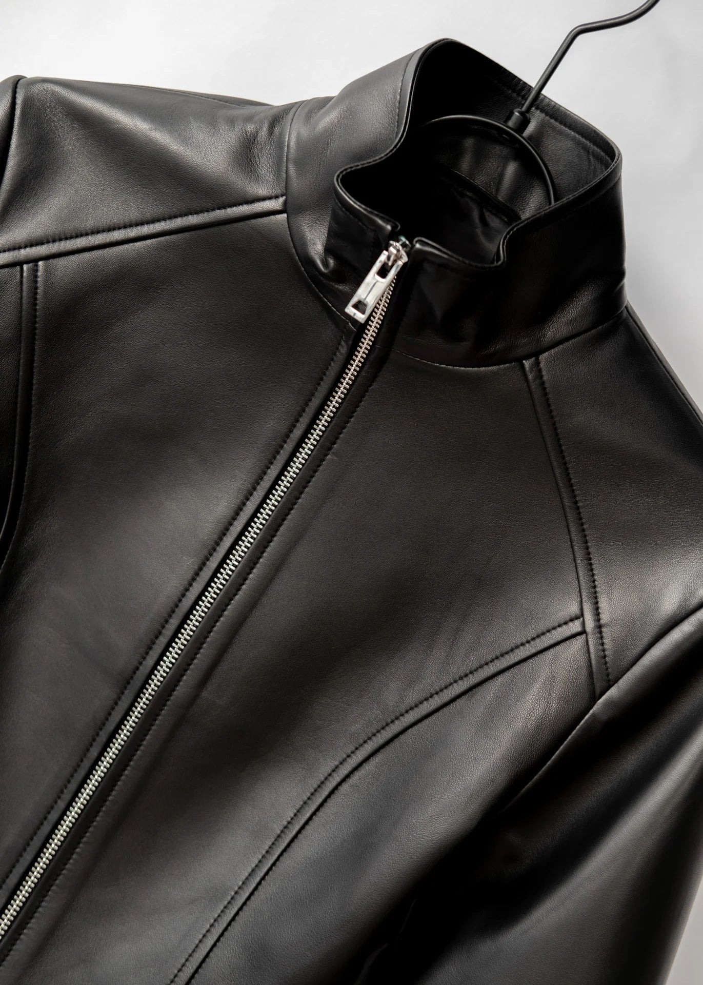 Short leather jacket