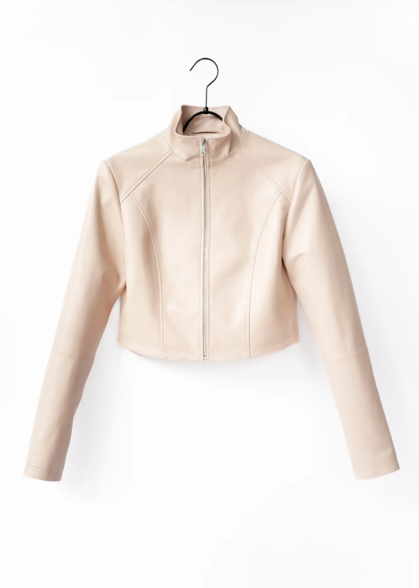 Short leather jacket