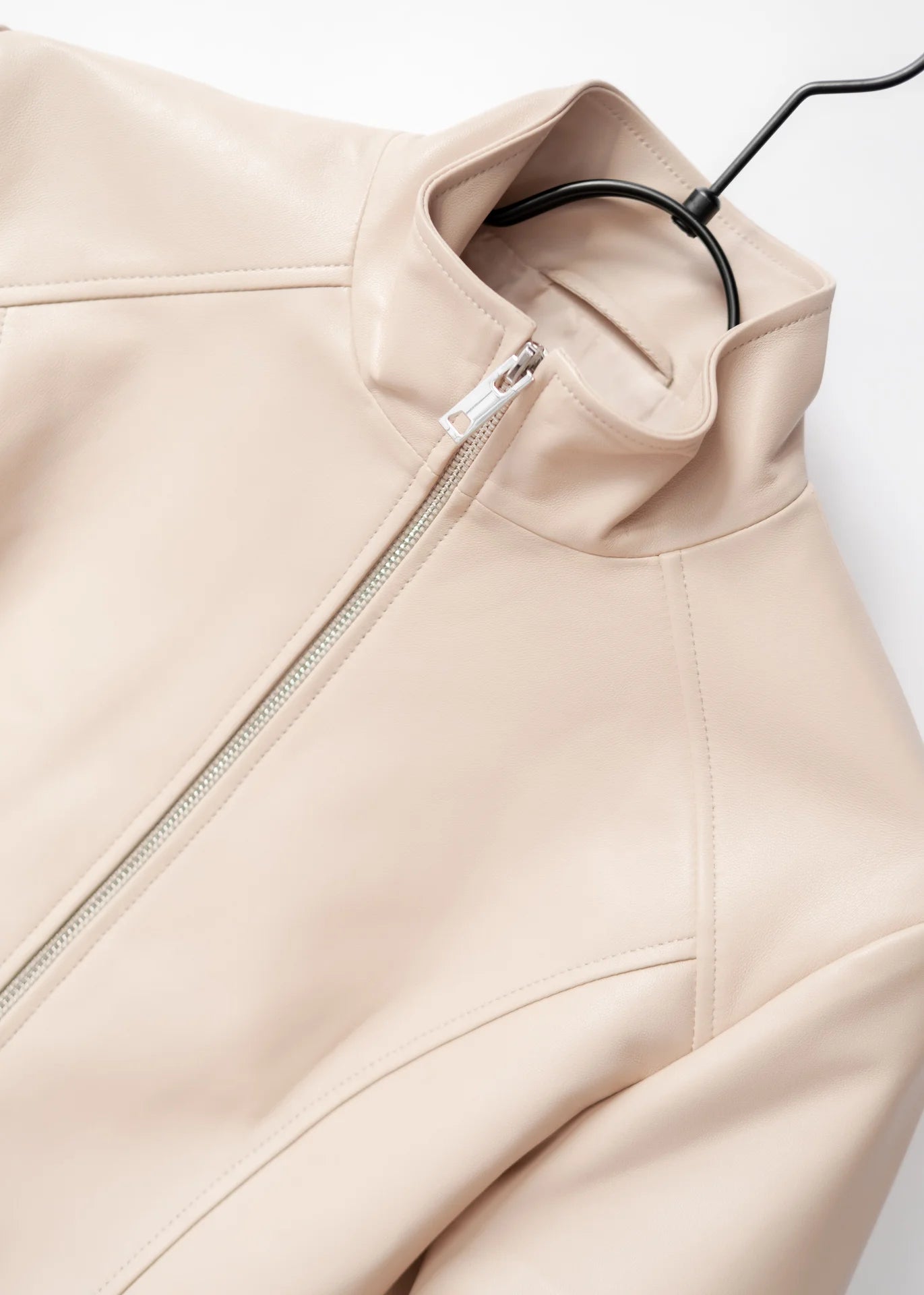 Short leather jacket