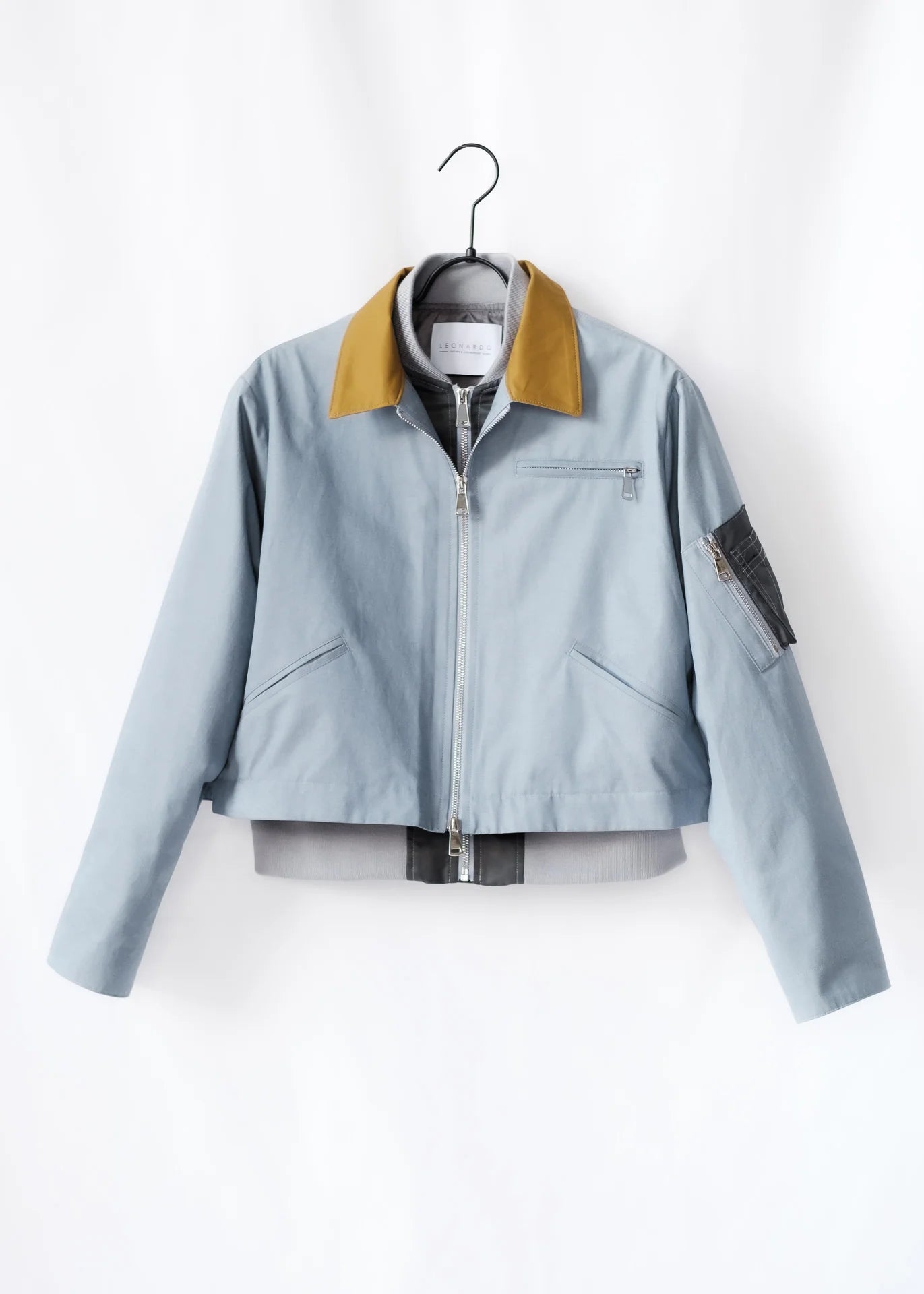 Lightweight jacket with collar