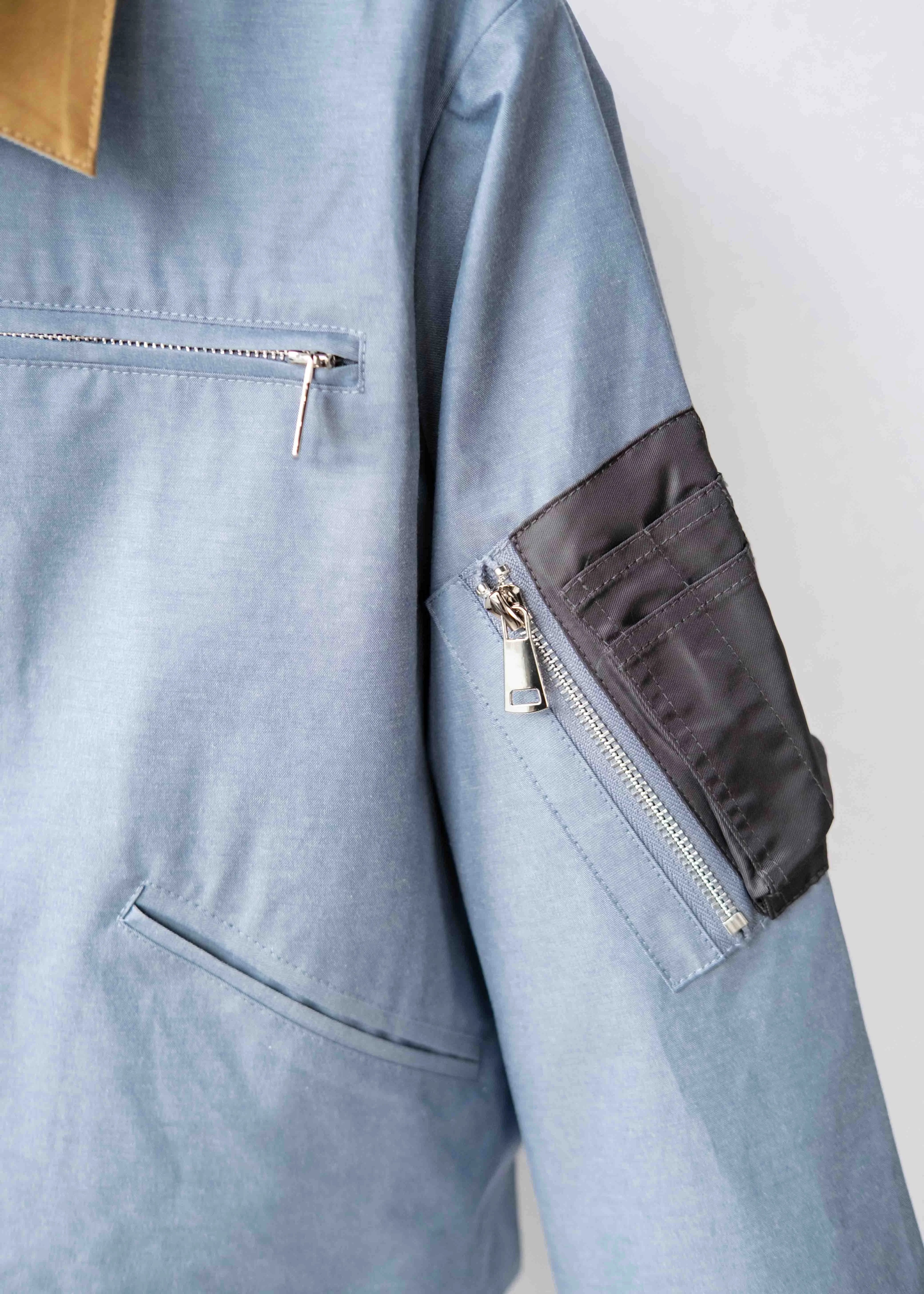 Lightweight jacket with collar