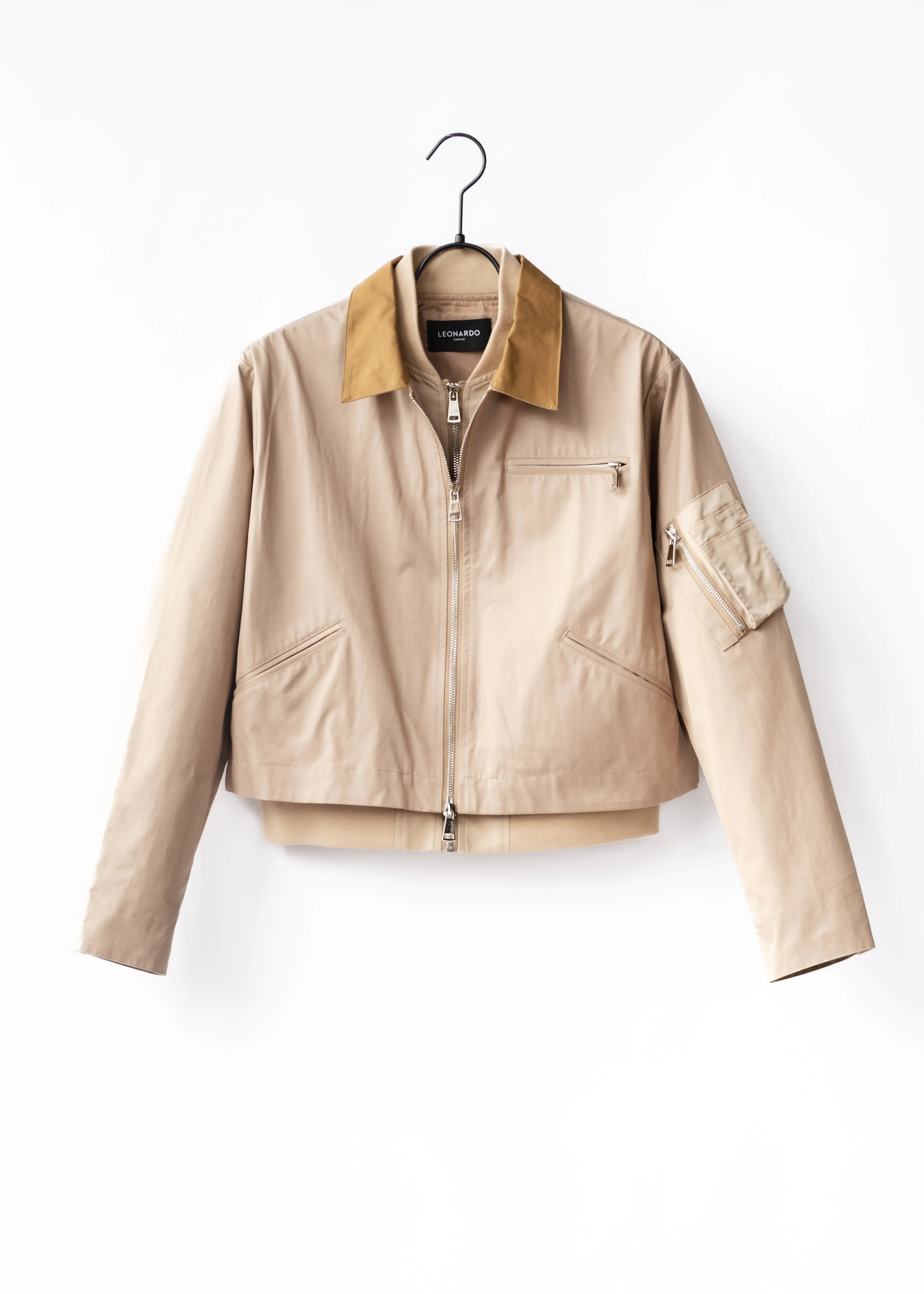 Lightweight jacket with collar
