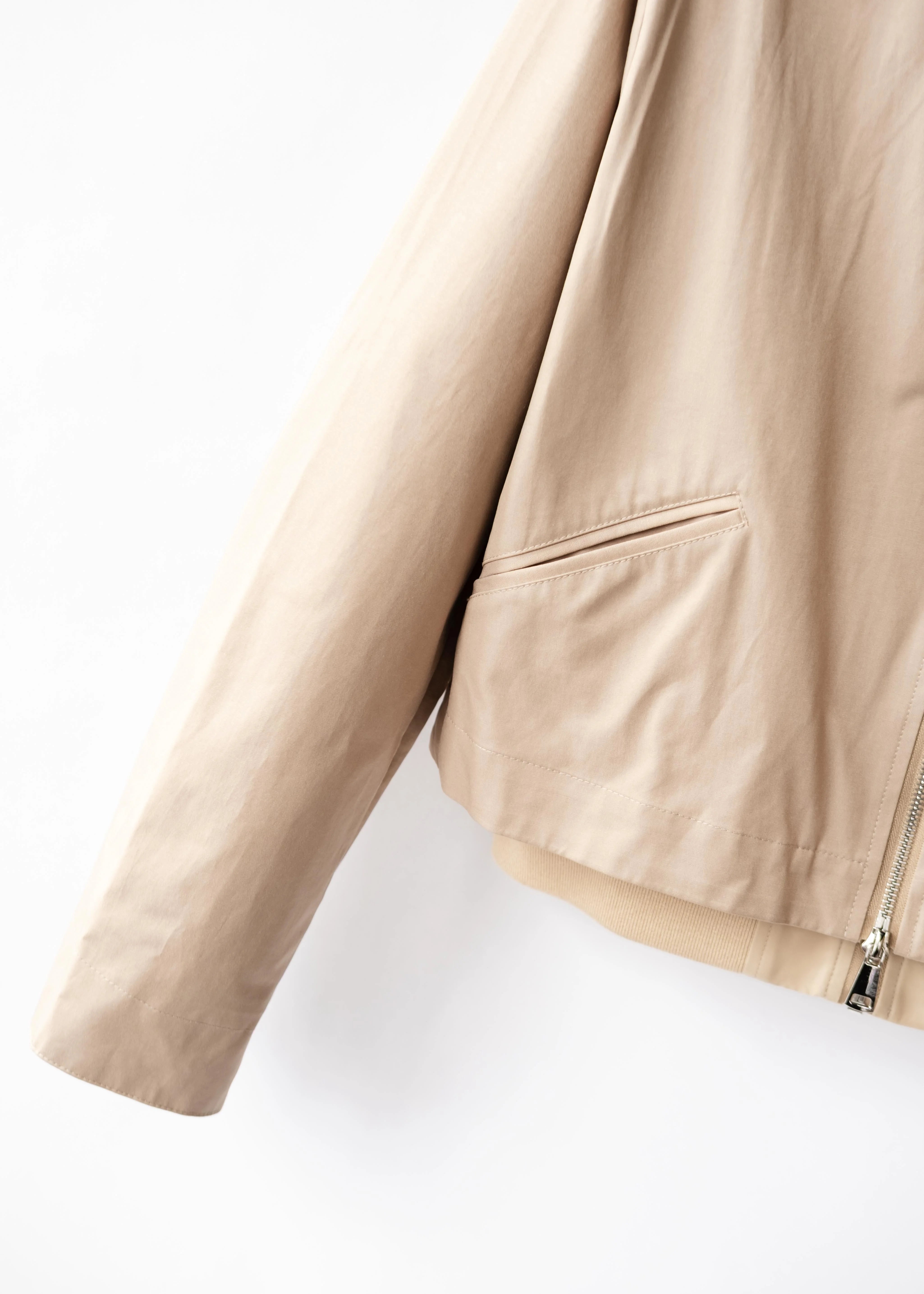 Lightweight jacket with collar