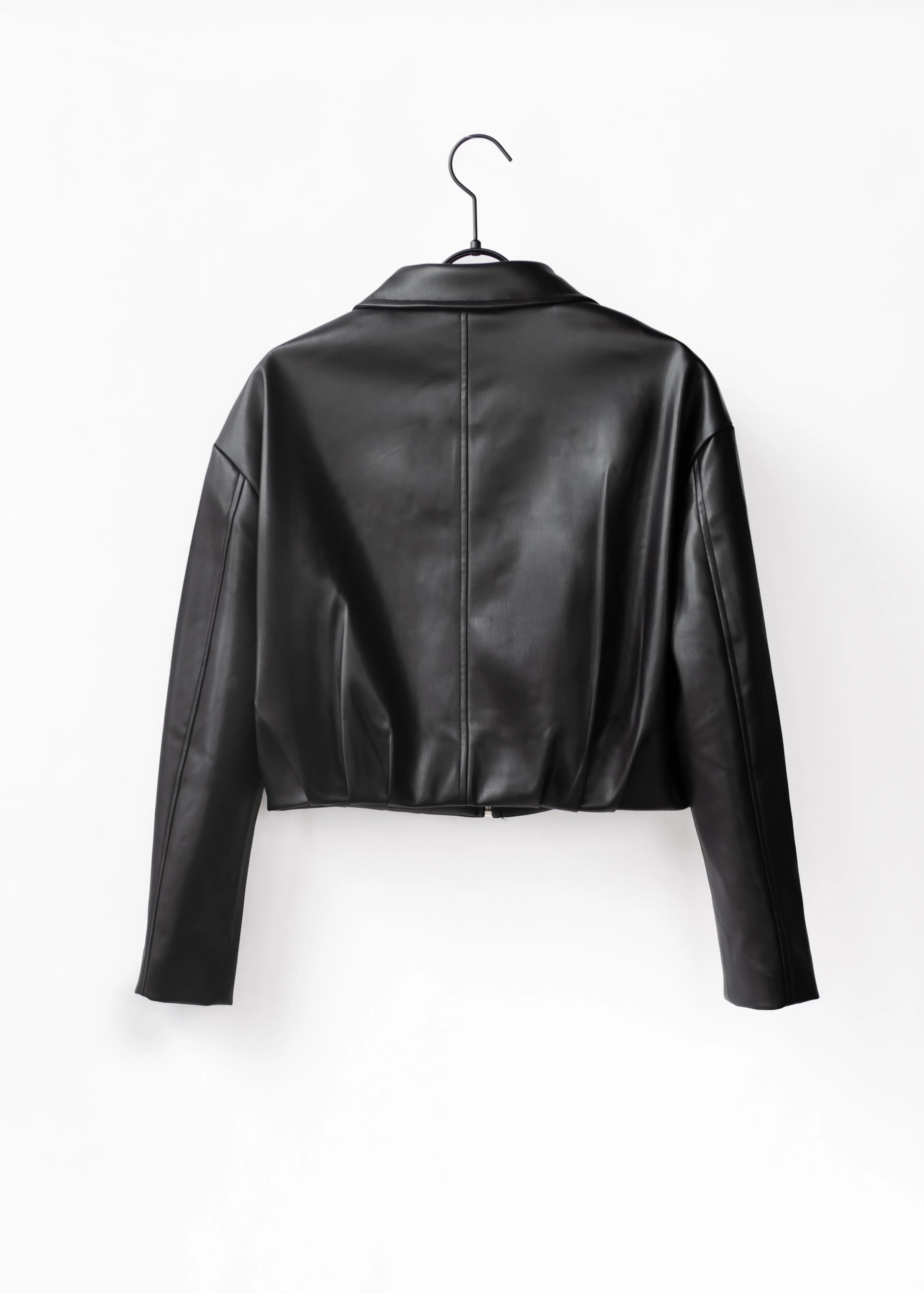 Cropped jacket made of vegan leather
