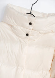 Langer Daunenmantel mit Kapuze