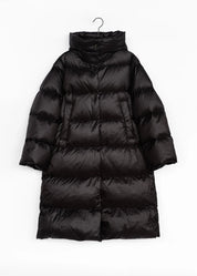 Langer Daunenmantel mit Kapuze