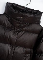 Langer Daunenmantel mit Kapuze