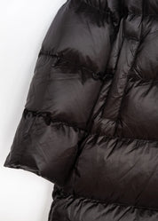 Langer Daunenmantel mit Kapuze