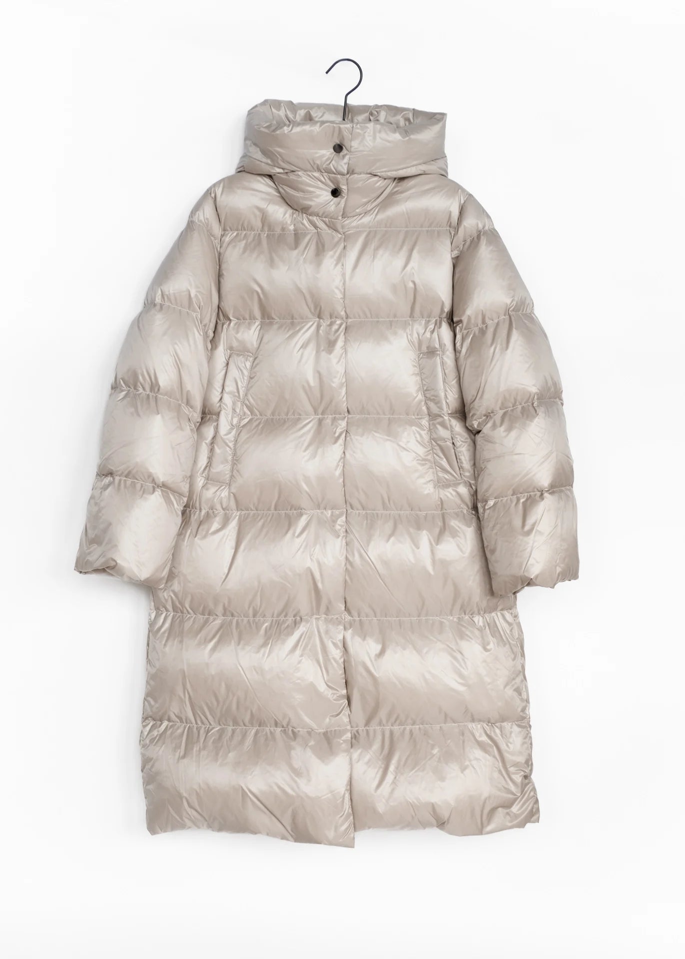 Langer Daunenmantel mit Kapuze