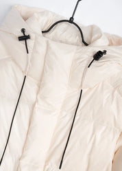 Langer Daunenmantel mit Kapuze