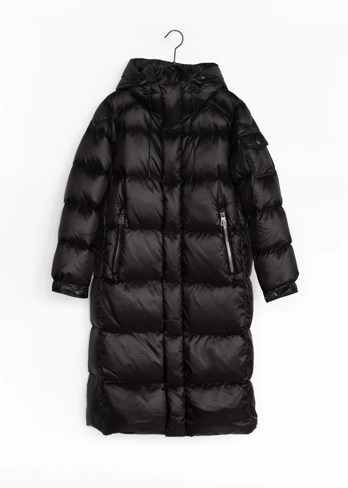 Langer Daunenmantel mit Kapuze