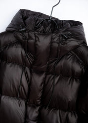 Langer Daunenmantel mit Kapuze