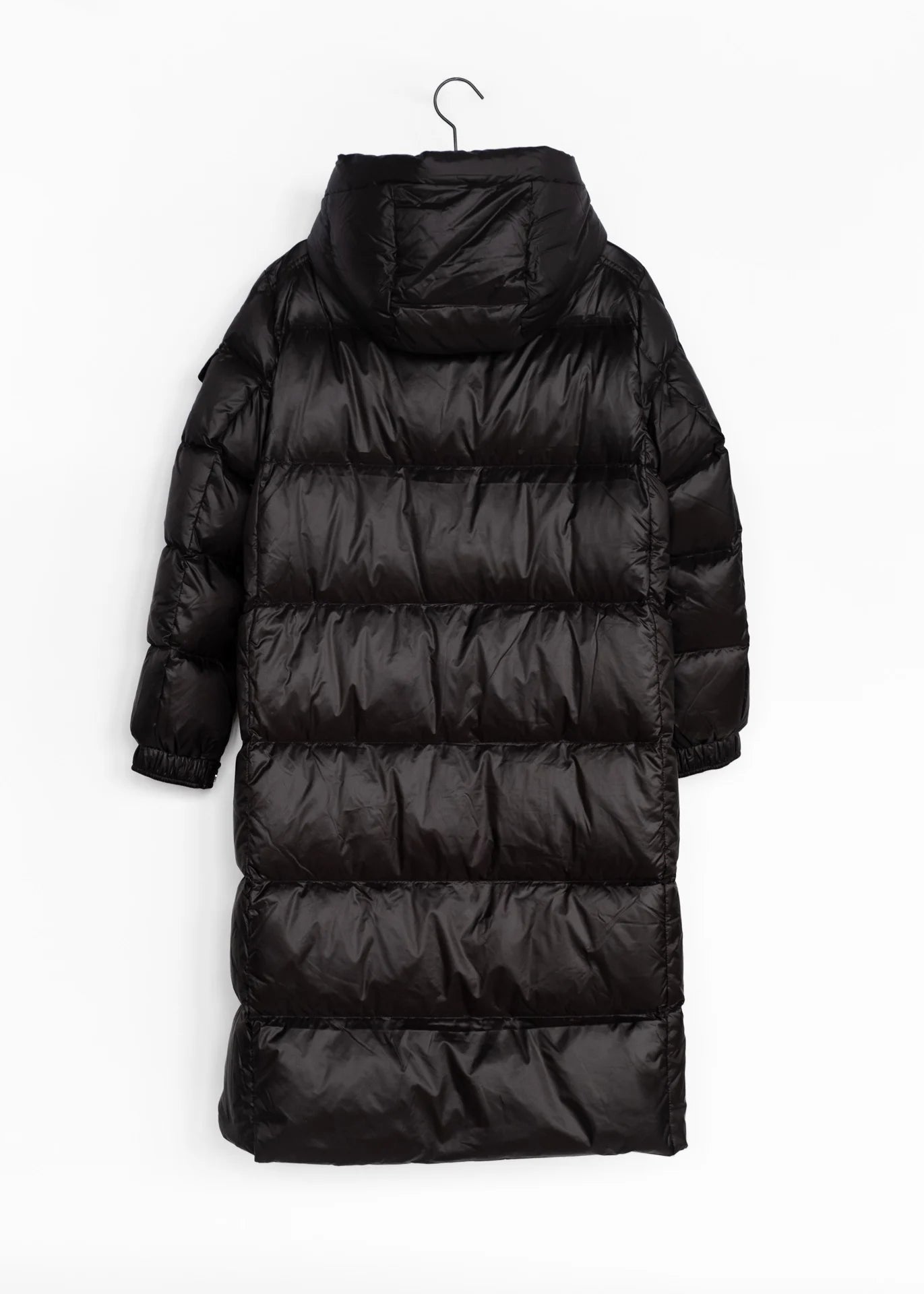 Langer Daunenmantel mit Kapuze