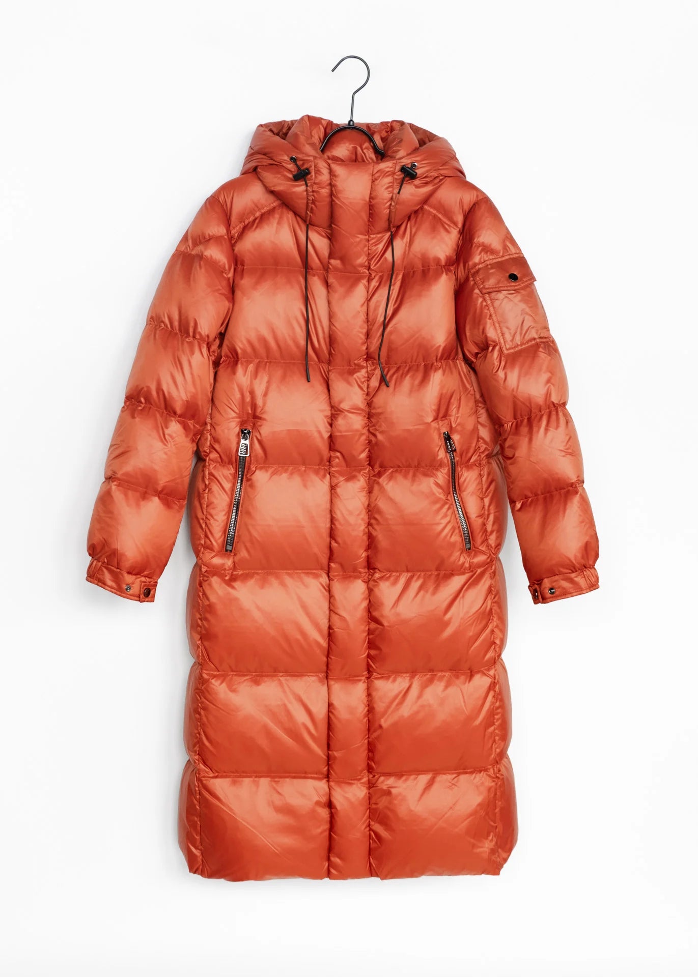 Langer Daunenmantel mit Kapuze