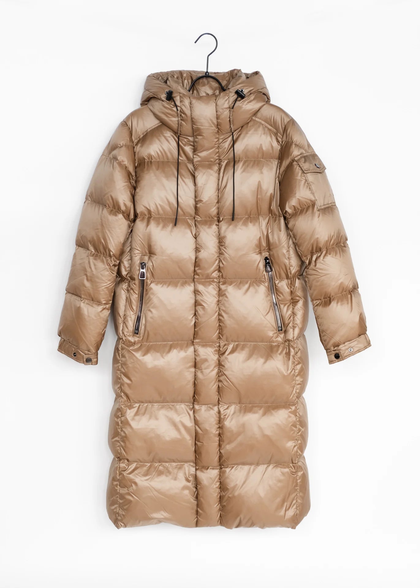 Langer Daunenmantel mit Kapuze