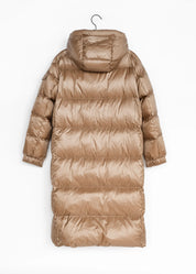 Langer Daunenmantel mit Kapuze