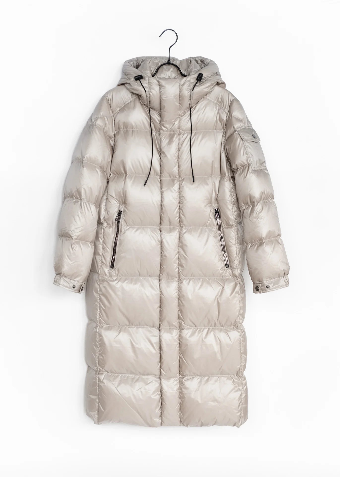 Langer Daunenmantel mit Kapuze