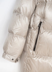 Langer Daunenmantel mit Kapuze