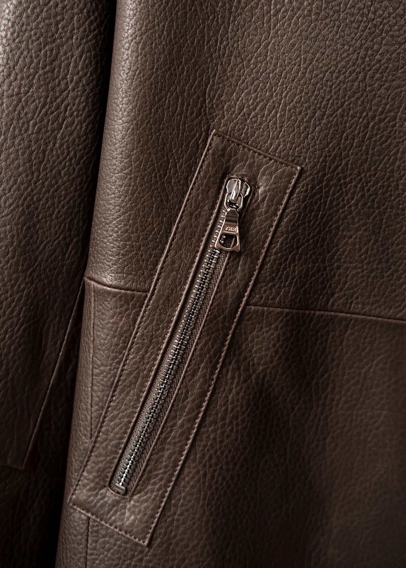 Ledermantel mit Kapuze