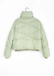 Kurze Daunenjacke mit hohem Kragen