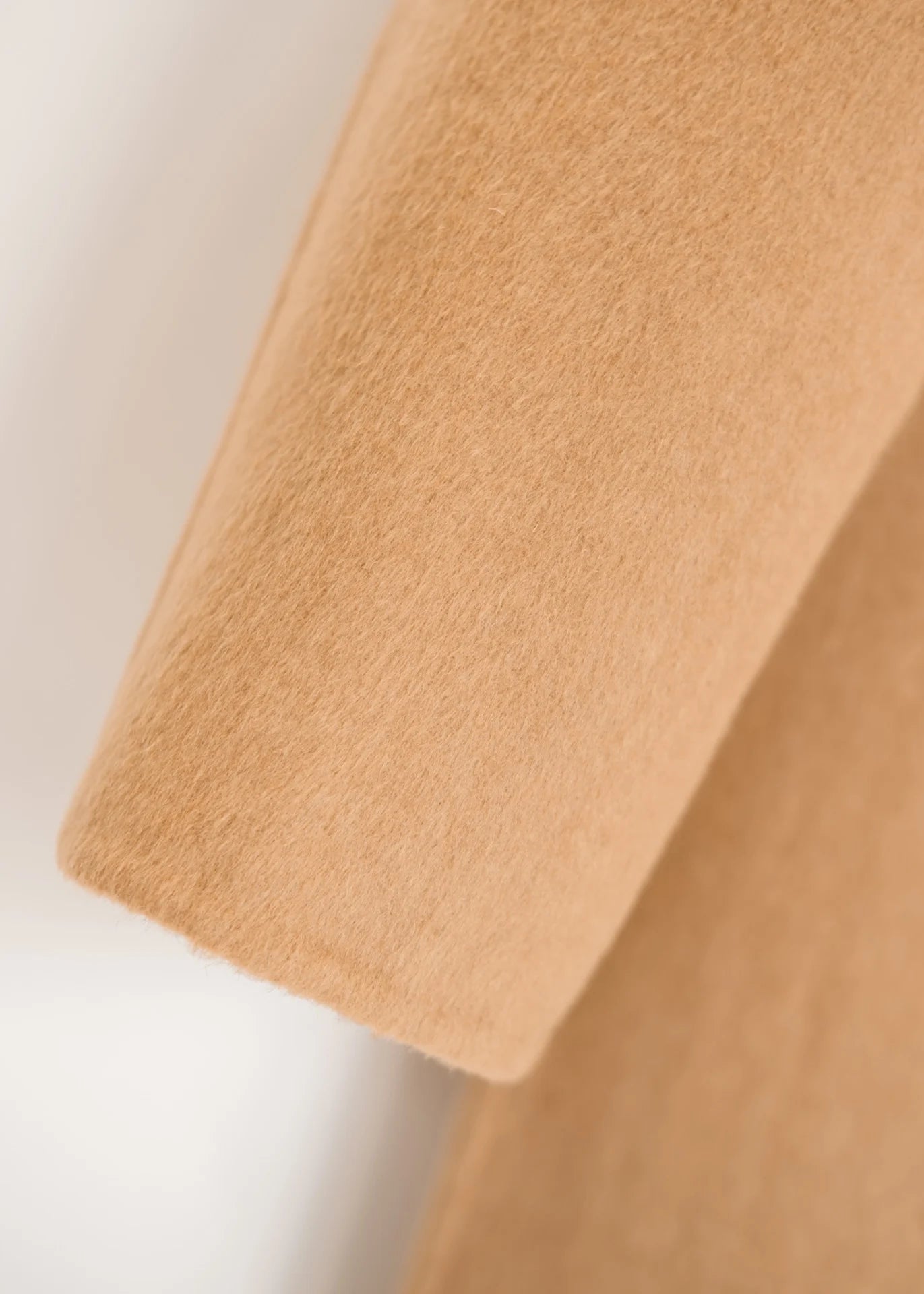 Wollmantel mit Kapuze