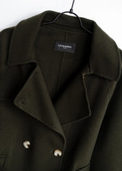 Wolljacke mit Bindegürtel