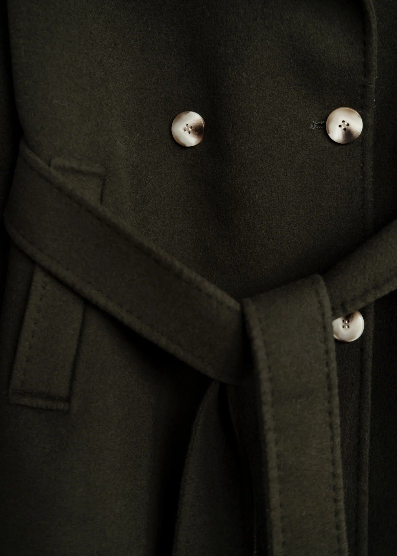 Wolljacke mit Bindegürtel