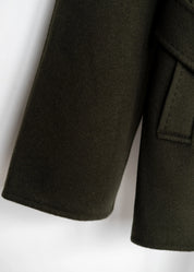 Wolljacke mit Bindegürtel