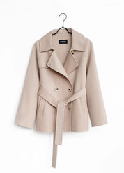 Wolljacke mit Bindegürtel