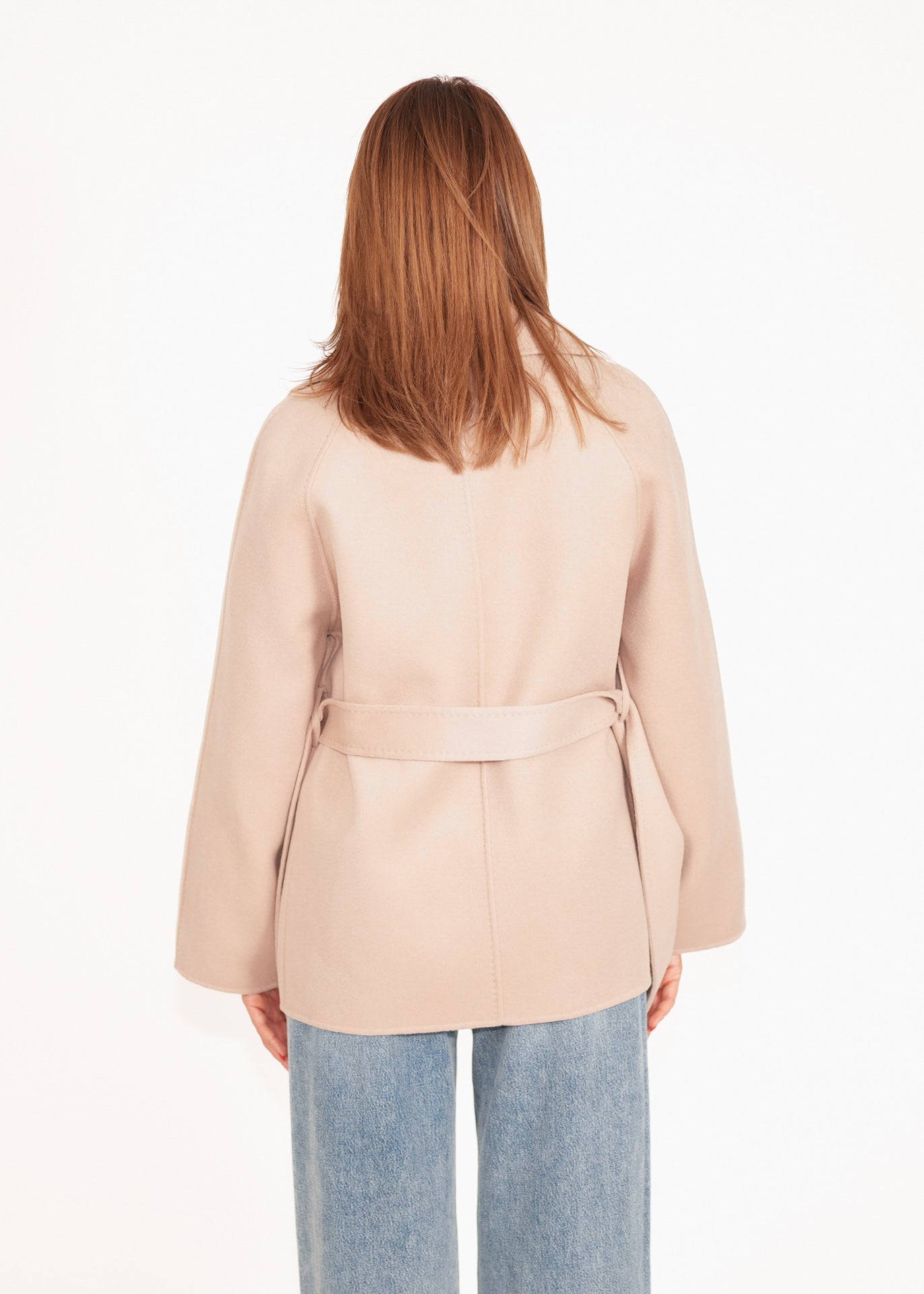 Wolljacke mit Bindegürtel