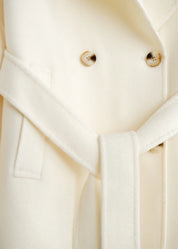 Wolljacke mit Bindegürtel