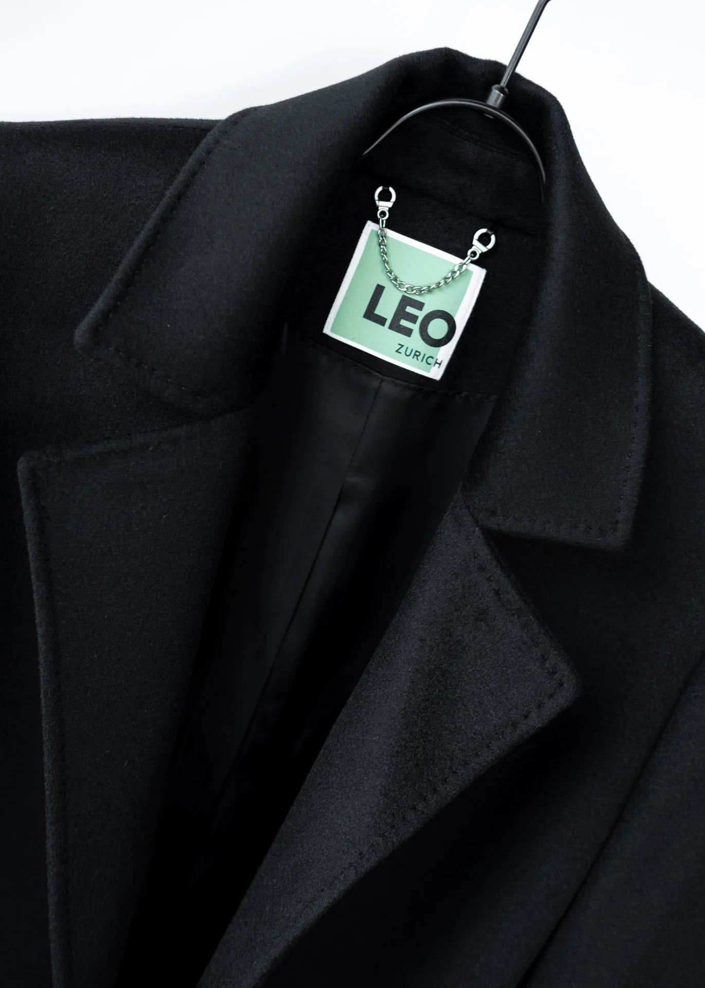 Langer Wollmantel mit Gürtel