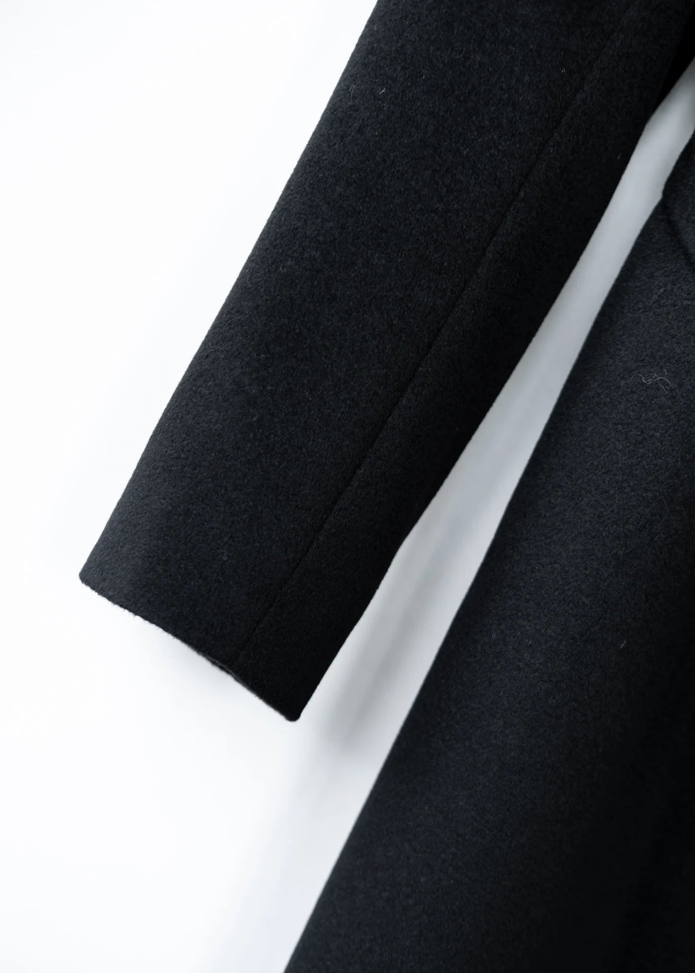 Langer Wollmantel mit Gürtel