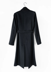 Langer Wollmantel mit Gürtel