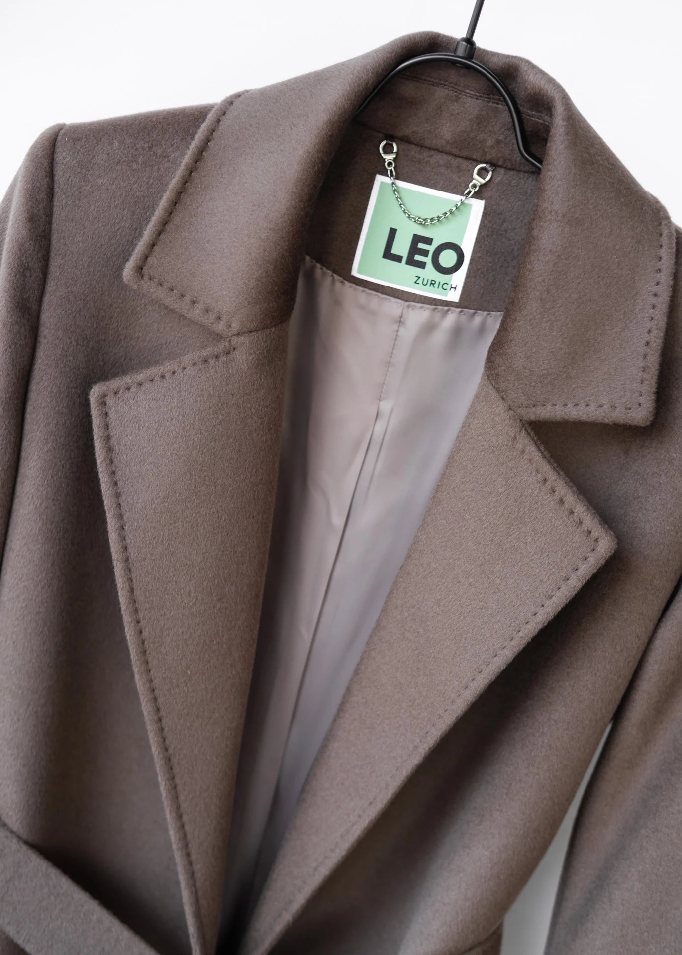 Langer Wollmantel mit Gürtel