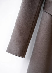 Langer Wollmantel mit Gürtel