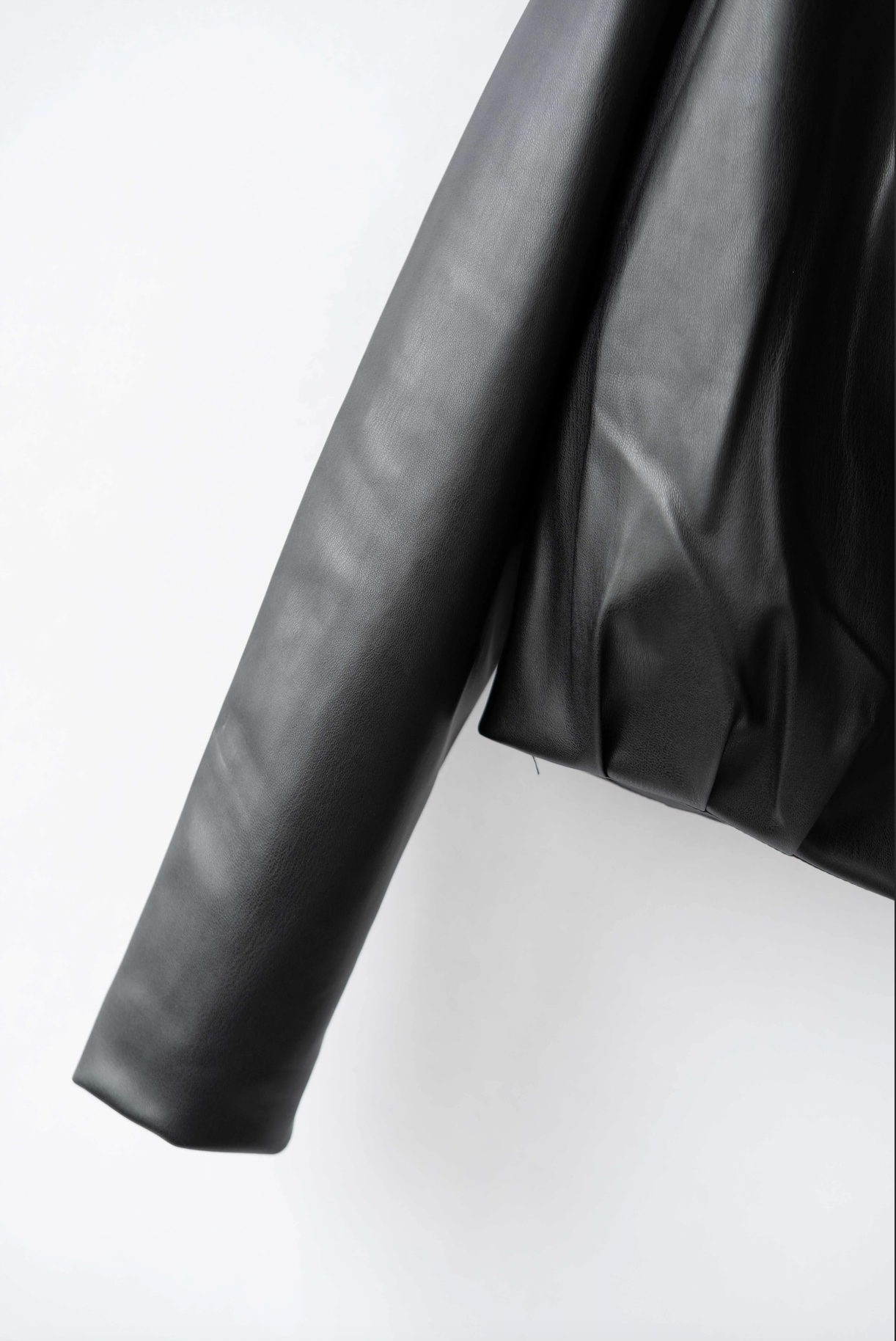 Cropped jacket made of vegan leather