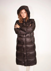 Langer Daunenmantel mit Kapuze