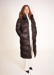 Langer Daunenmantel mit Kapuze