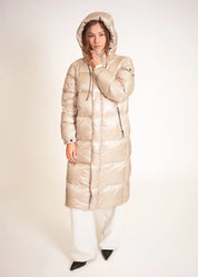 Langer Daunenmantel mit Kapuze
