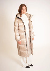 Langer Daunenmantel mit Kapuze