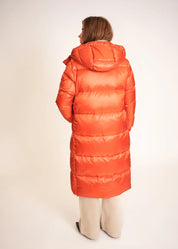 Langer Daunenmantel mit Kapuze