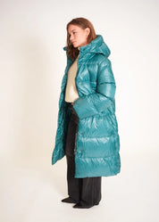 Langer Daunenmantel mit Kapuze