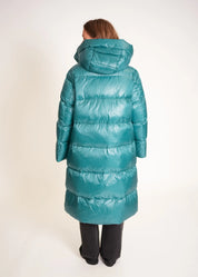 Langer Daunenmantel mit Kapuze
