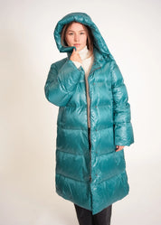 Langer Daunenmantel mit Kapuze