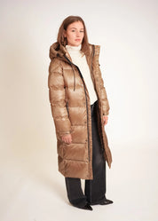 Langer Daunenmantel mit Kapuze