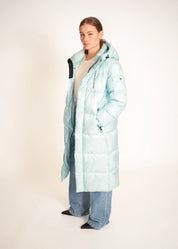 Langer Daunenmantel mit Kapuze