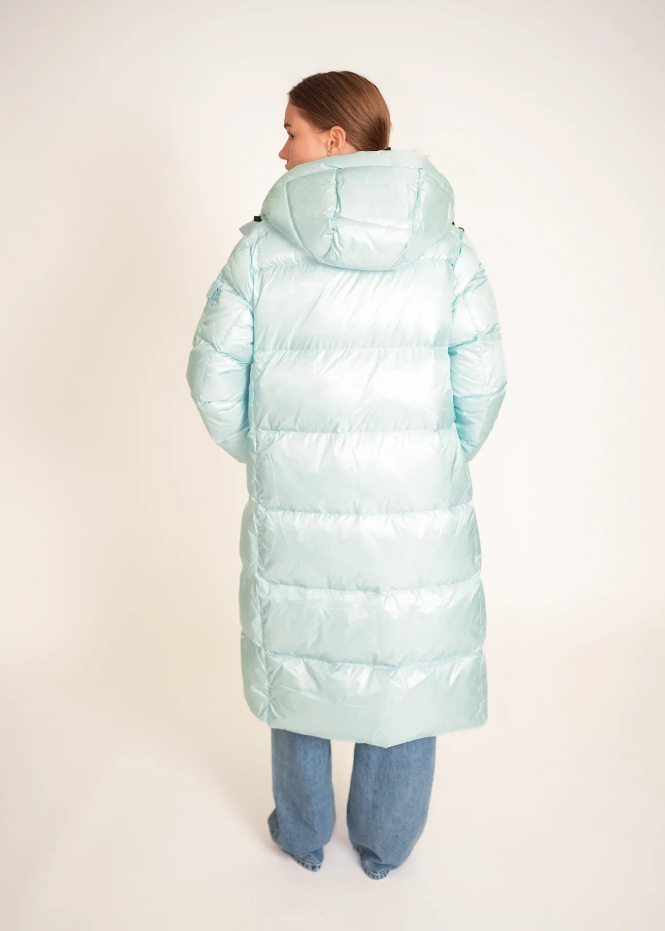 Langer Daunenmantel mit Kapuze